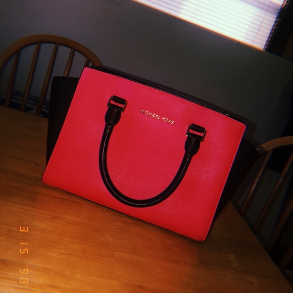 Michael Kors Handbags - A purse